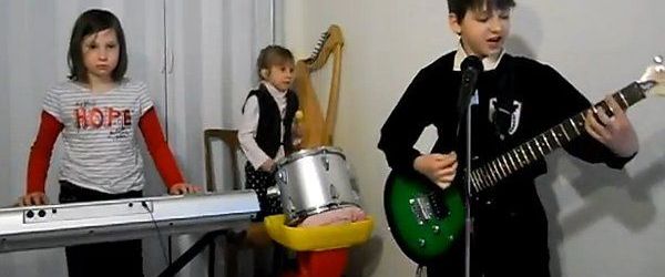 Un grup de copii din Romania au cantat alaturi de Rammstein (video)