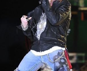 Axl Rose a fost jefuit dupa showul Guns N Roses din Paris