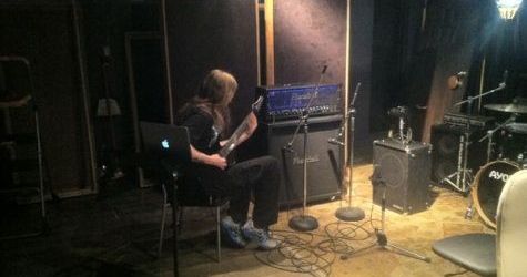 Chitaristul Six Feet Under il invoca pe Satan cu ajutorul amplifcatoarelor Randall