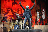 Slipknot: Corey Taylor a lesinat pe scena la un concert in Dallas (video)