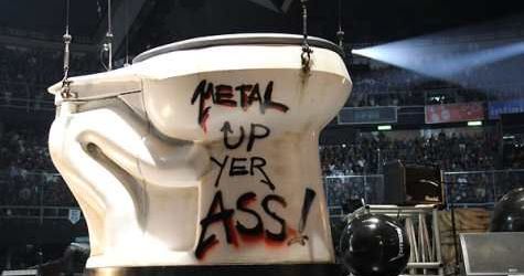 Doi oameni din staff-ul tehnic Metallica raniti pe scena in Mexic (video)