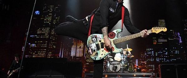 Green Day: Billie Joe Armstrong a fost transportat de urgenta la spital