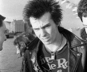 Sex Pistols: Videoclip pentru 'Holidays In The Sun' filmat in 1977 (videoclip)