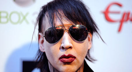 Marilyn Manson a ajuns cantaret de karaoke (video)