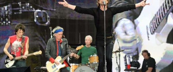 Rolling Stones - Jumpin' Jack Flash (preview al DVD-ului Sweet Summer Sun: Hyde Park Live)