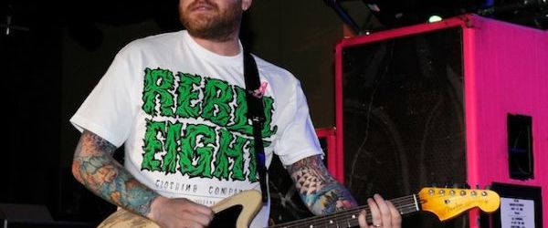 Fostul chitarist New Found Glory s-a ales cu sapte dosare pentru relatii sexuale cu minore