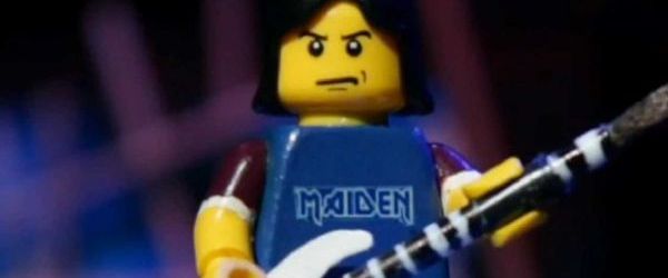Omuletii LEGO s-au apucat de cantat Maiden (video)