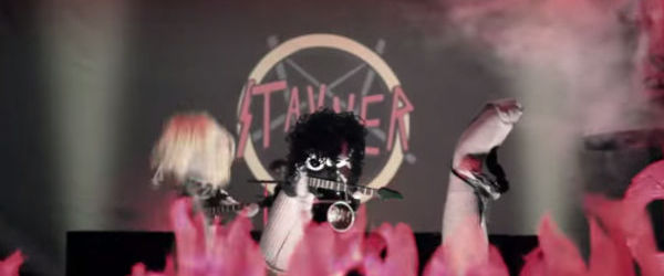 STAYNER, sau cand sosetele canta Slayer (video)