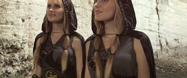 The Bard's Song: De la Blind Guardian, la Harp Twins (video)