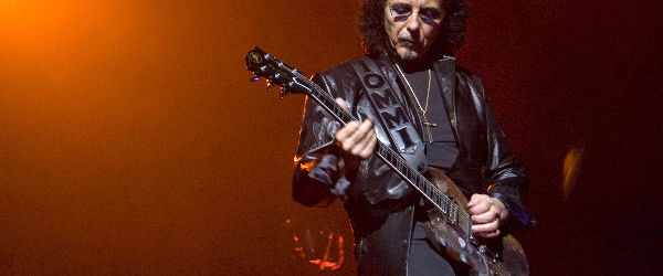 Tony Iommi va lansa o editie limitata de chitari