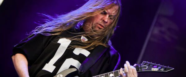Trei chitare ale lui Jeff Hanneman vor fi scoase la licitatie