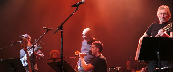 Roger Waters a interpretat piese Pink Floyd alaturi de Tom Morello si Billy Corgan - video