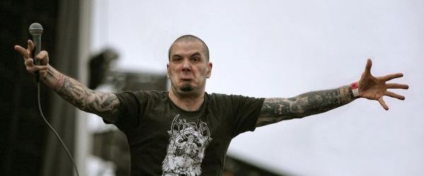 Phil Anselmo acuzat de rasism dupa ce a facut salutul nazist si a strigat 'White Power' - video