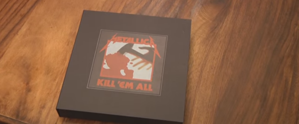 Kill 'Em All deluxe, unboxing cu James Hetfield