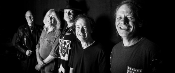 AC/DC au cantat piesa 'Touch too much' pentru prima data in 37 de ani