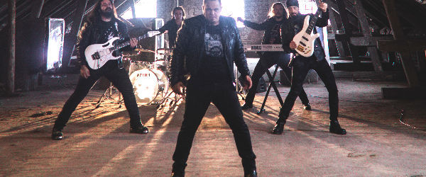 Ovidiu Anton isi prezinta trupa in videoclipul piesei 'Moment Of Silence'