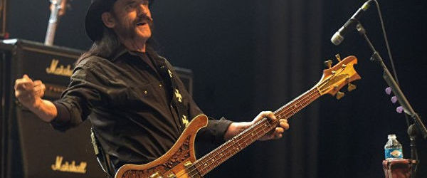 Doua chitare bass vor fi expuse in memoria lui Lemmy la Bloodstock