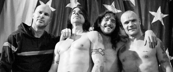 Red Hot Chili Peppers au lansat videoclipul piesei 'Go Robot'