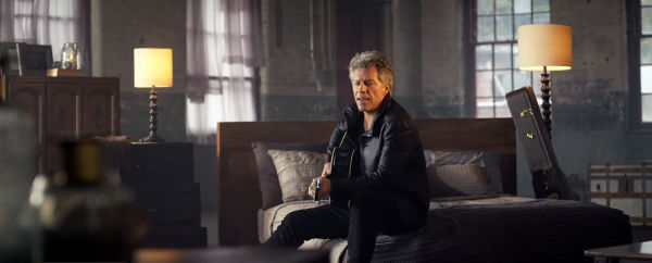 Bon Jovi a lansat videoclipul piesei 'Scars On This Guitar'