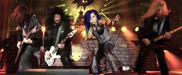 Arch Enemy prezinta 'As The Stages Burn!' (unboxing video)