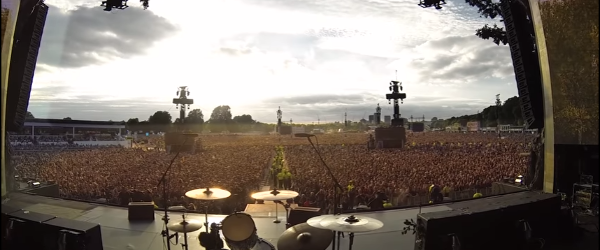 Peste 60.000 de oameni au cantat Bohemian Rhapsody in timp ce asteptau concertul Green Day