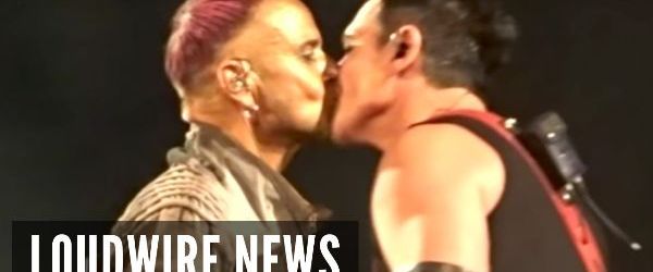 Doi membri Rammstein s-au sarutat pe scena in Rusia