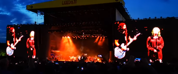 Dave Grohl a cantat alaturi de fiica sa in cadrul concertului Foo Fighters din Leeds