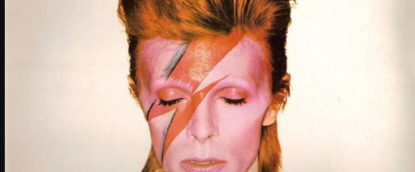 O prima scena din filmul despre viata lui David Bowie, 'Stardust' a fost facuta publica