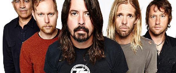 Foo Fighters au interpretat un cover dupa o melodie Bee Gees, 'You Should Be Dancing'