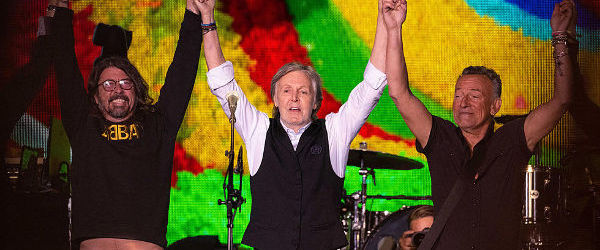 Prima aparitie muzicala a lui Dave Grohl de la moartea lui Hawkins, din 25 martie, a avut loc in weekend cu Paul McCartney