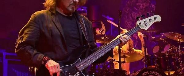 Basistul Black Sabbath, Geezer Butler se alatura trupei Apocalyptica pe scena pentru a canta 