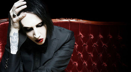 Pictura Grey Daisy a lui Marilyn Manson este licitata