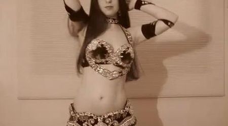 Dans profesionist din buric special pentru metal (video)
