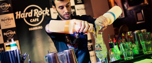 Alin Tudor, cel mai bun barman Hard Rock Cafe din Europa