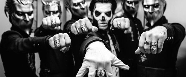 Papa Emeritus de la Ghost este dat in judecata de catre fostii colegi