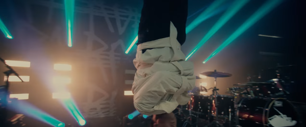 Papa Roach a lansat un clip pentru 'Traumatic'